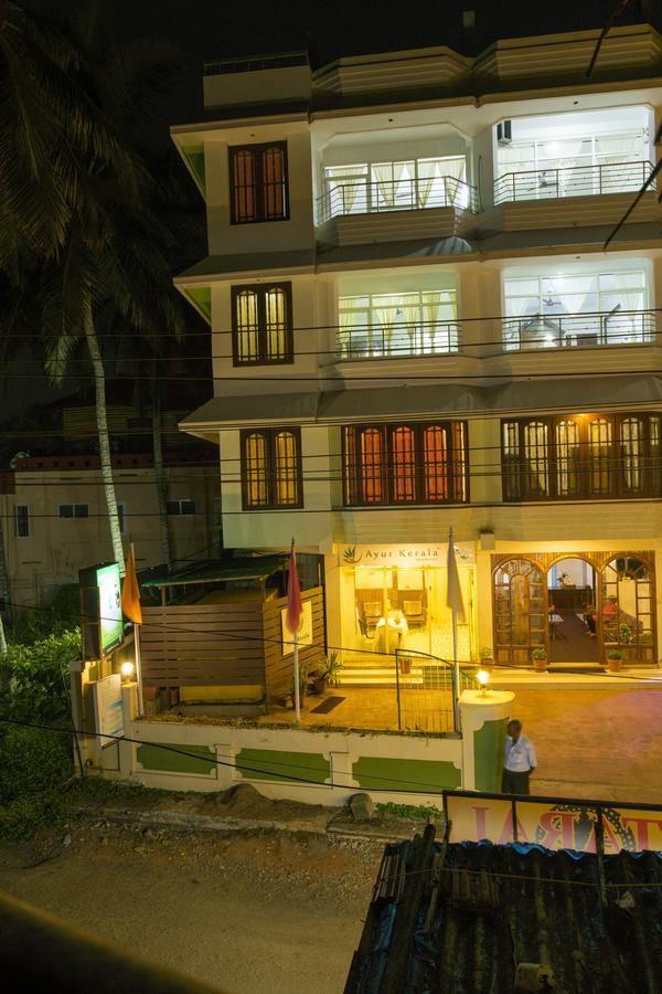 Surya Beach Resort Kovalam Luaran gambar